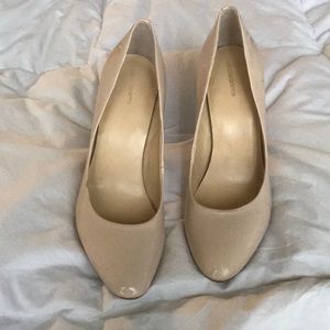 Nude pumps